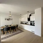 New Modern Near Old Town - Private Parking ザダル
