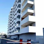 New Modern Near Old Town - Private Parking アパート