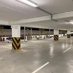 New Modern Near Old Town - Private Parking *
