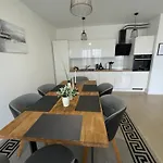 アパート New Modern Near Old Town - Private Parking