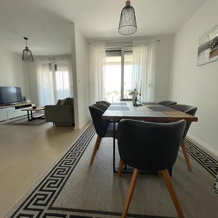 New Modern Near Old Town - Private Parking * Zara