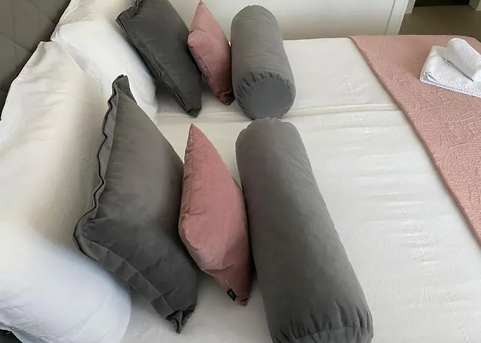 New Modern Near Old Town - Private Parking Daire