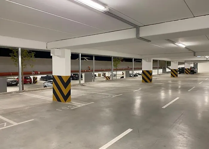 New Modern Near Old Town - Private Parking *