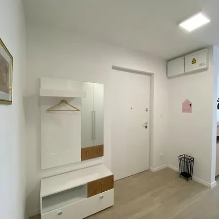 아파트 New Modern Near Old Town - Private Parking *