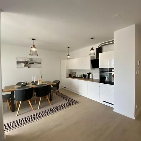 New Modern Near Old Town - Private Parking 자다르