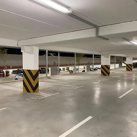 New Modern Near Old Town - Private Parking