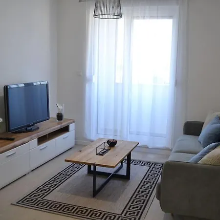 아파트 New Modern Near Old Town - Private Parking *