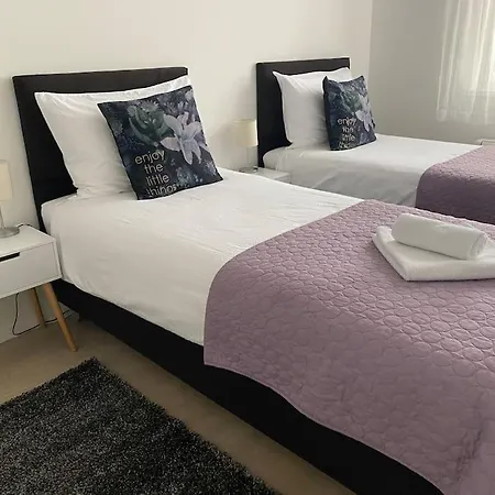 New Modern Near Old Town - Private Parking 아파트