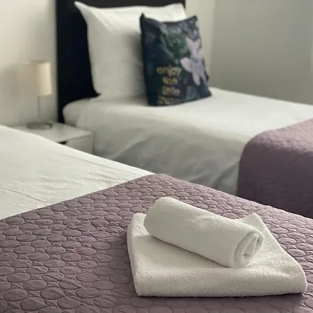 아파트 New Modern Near Old Town - Private Parking *