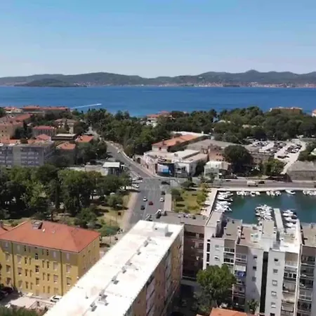 New Modern Near Old Town - Private Parking 아파트 자다르