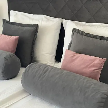 New Modern Near Old Town - Private Parking 아파트 자다르