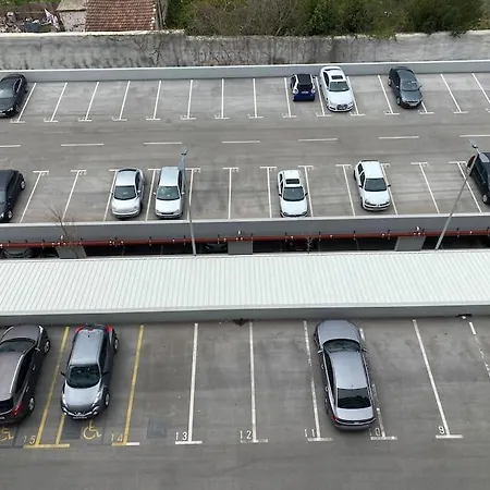 New Modern Near Old Town - Private Parking 자다르