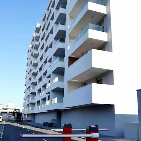 New Modern Near Old Town - Private Parking 아파트