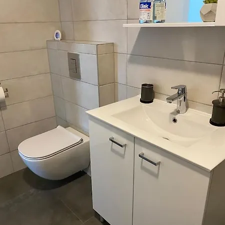 New Modern Near Old Town - Private Parking 아파트