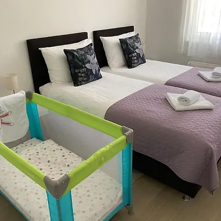 New Modern Near Old Town - Private Parking 아파트 *