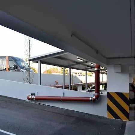 아파트 New Modern Near Old Town - Private Parking *