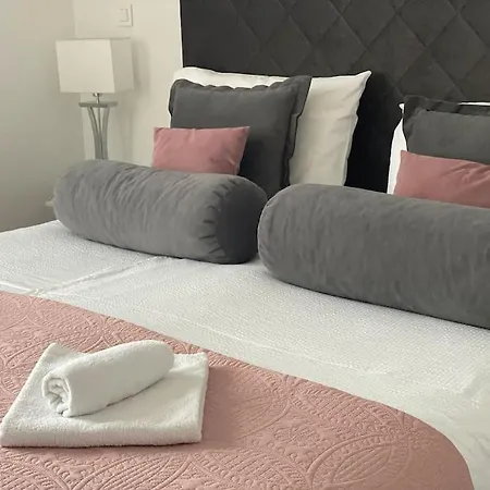 아파트 New Modern Near Old Town - Private Parking *