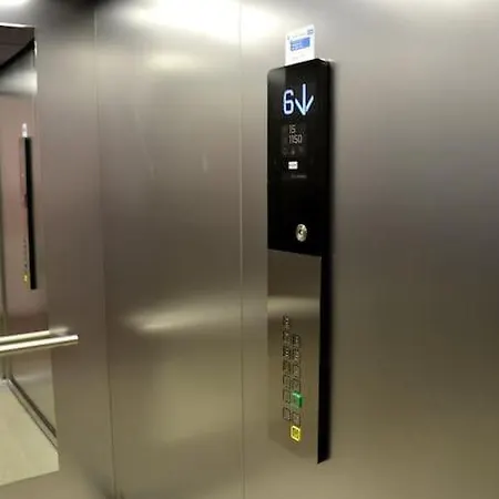 아파트 New Modern Near Old Town - Private Parking *