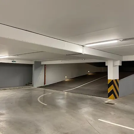 New Modern Near Old Town - Private Parking Appartamento *
