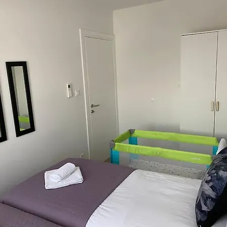 아파트 New Modern Near Old Town - Private Parking *