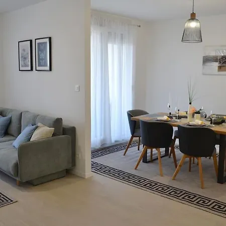 아파트 New Modern Near Old Town - Private Parking