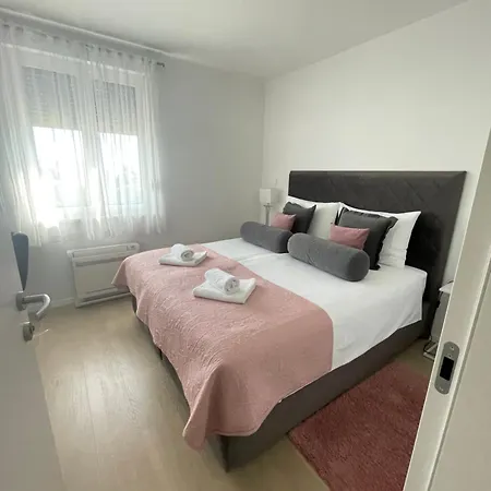 Lejlighed New Modern Near Old Town - Private Parking
