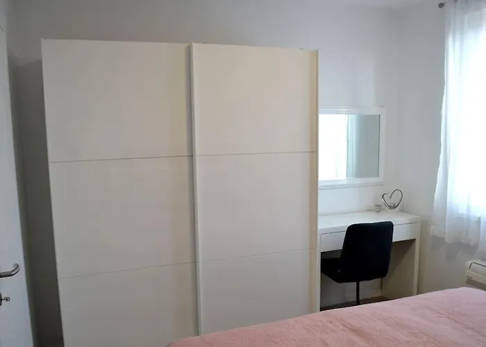 New Modern Near Old Town - Private Parking *