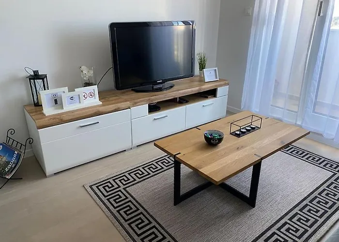 New Modern Near Old Town - Private Parking *