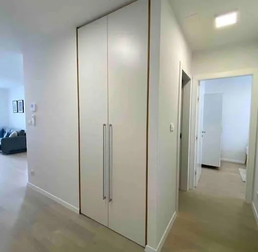 New Modern Near Old Town - Private Parking *