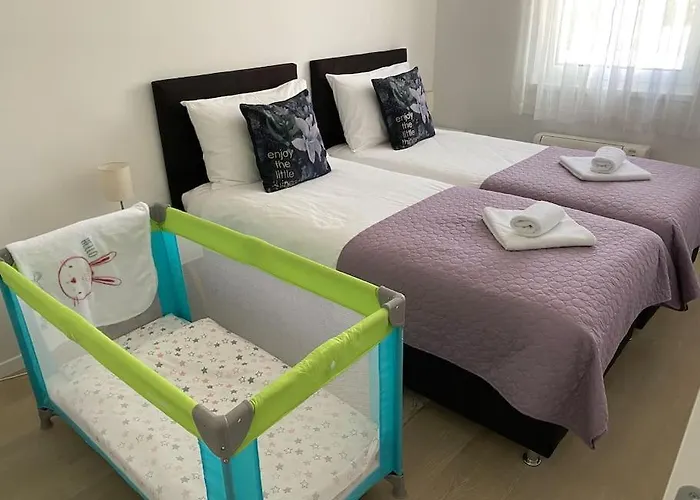 New Modern Near Old Town - Private Parking Apartmán *