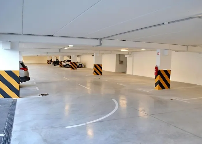 New Modern Near Old Town - Private Parking Apartmán